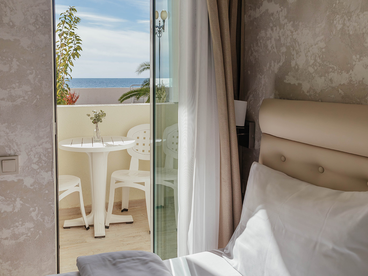 Новый, современный отель в Абхазии